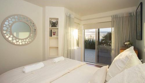 Chester Cottage Beachfront - direct ocean access