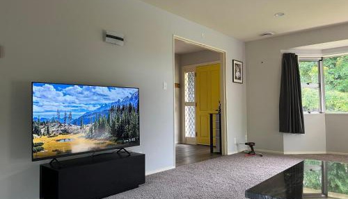 Greenhill Country Stay - Private Pool & Hot Spa Pool & Fireplace
