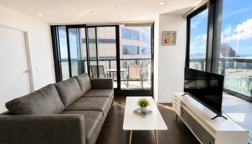 Harbour & City Views 2BR 2BA w Huge Balcony P231