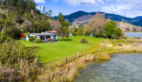 Sounds Serenity - Marlborough Sounds Holiday Home