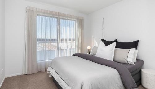 Spacious Inner City Townhouse - Sleeps up to 10
