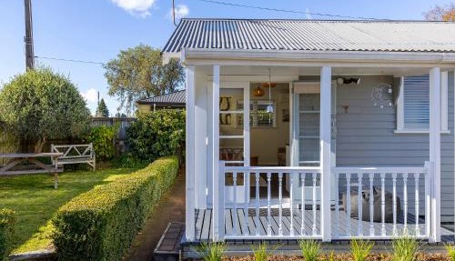 Wanderlust Retreat- Quaint and Romantic Cottage