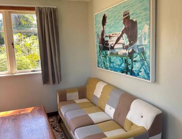 Tranquil Early 1900s Retreat in Auckland with Free Parking
