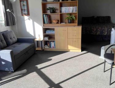 Quiet restful unit with seaviews