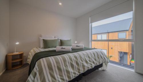Modern Two Storey Stay with Private Patio