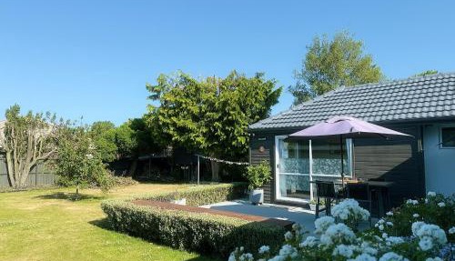 Cozy & Sunny Room-Near City, Short Drive to City Center & Coast