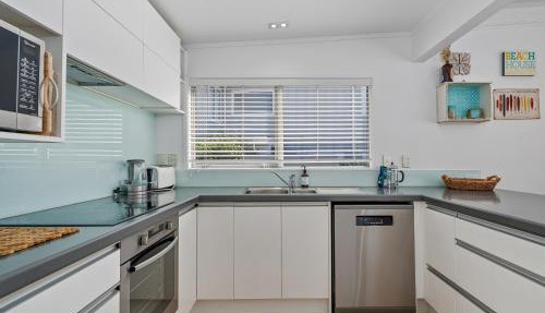 Beachfront Beauty - Whangamata Beachfront Home