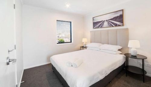 Relaxed Stay in Modern Comfort - By Superior Stays