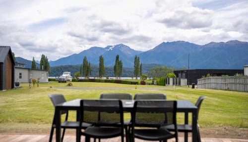 Breaksea Basecamp - Te Anau Holiday Home