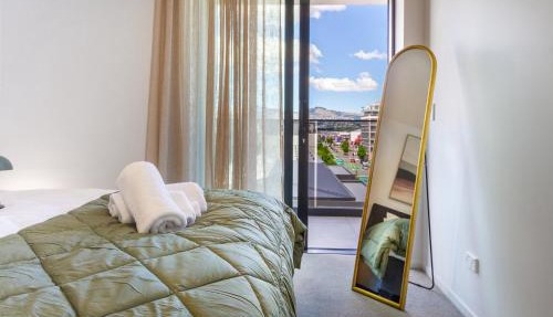 Comfy Manchester CBD Apartment - Parking, Central & Stadium