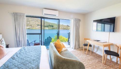 Alpine Village - Lake Edge Studio Apartment
