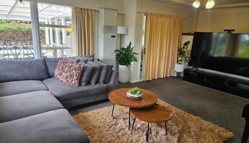 Your perfect family or group stay - only 8 minute walk to Rotorua Stadium!