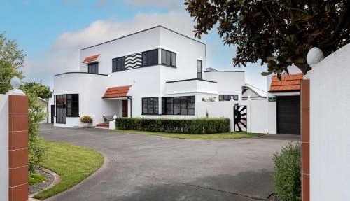 The Deco Retreat