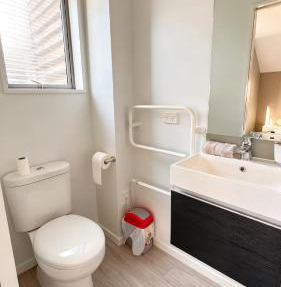 4 beds family retreat next to Riccarton mall