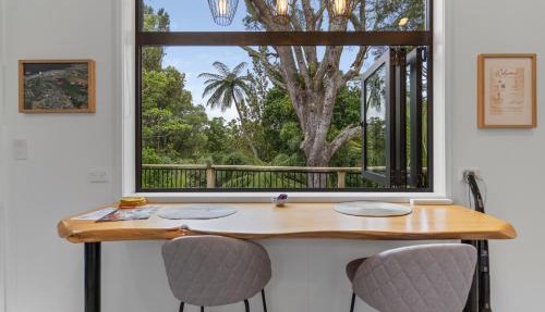 Treehouse Retreat Close to Pukekura Park