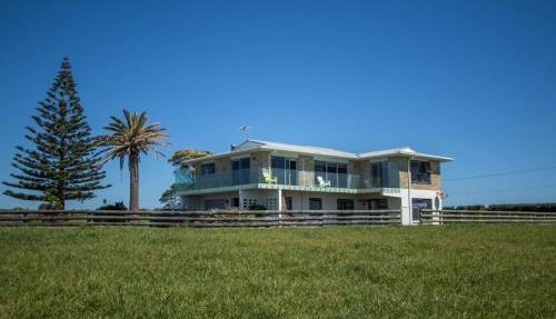 Wills On The Water Beachfront Apartment