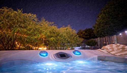 Boutique Tiny Home Rotorua with Private Hot Tub