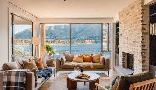 Azure Luxe Lakeside Retreat with pool, spa and gym