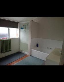 Budget holiday room one Spring street