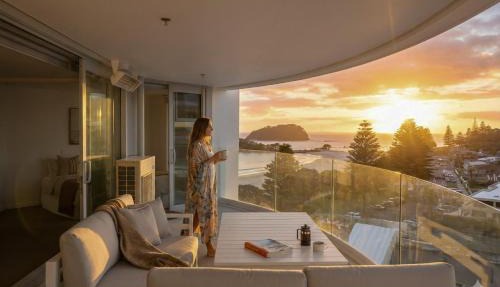 Sunrise to Sunset Ocean Harbour Views Pool Spa Gym