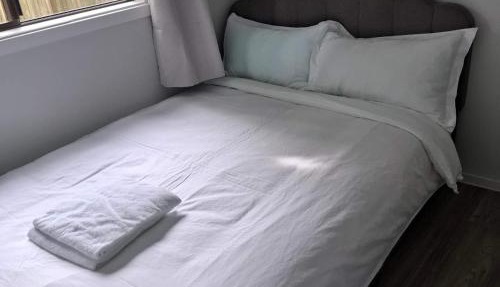 5 Double Beds in 1 Bedroom and 1 lounge