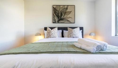6BR Home Walk to Wolfbrook Arena and Hagley Park