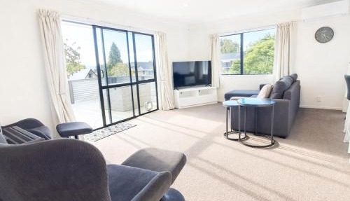 HA 6Bdr Family Haven Walk to Lake,Shops,Boatramp