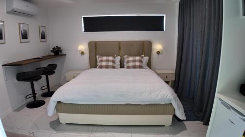 Taupo Premium Retreat - Private Spa & Ensuite