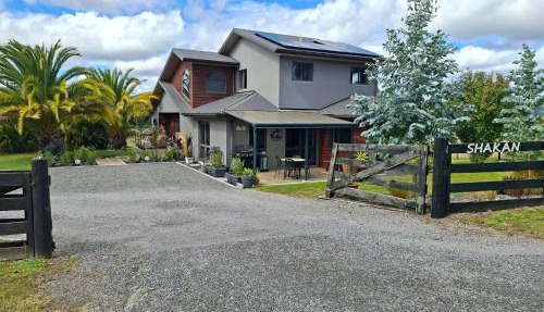 Shakan BnB Lifestyle block relaxation in Kinloch