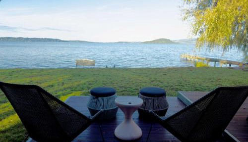 Stillwater Cottage - Stunning Lakefront Location with Spa & Kayaks