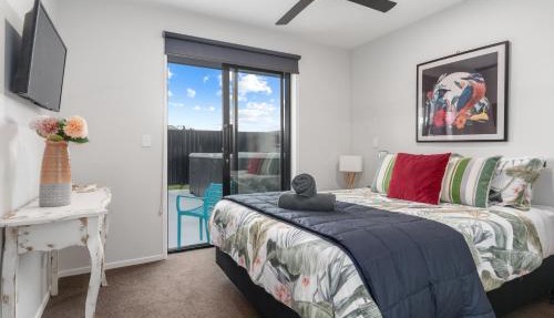 4 Bedroom house with Hot Tub in Martinborough