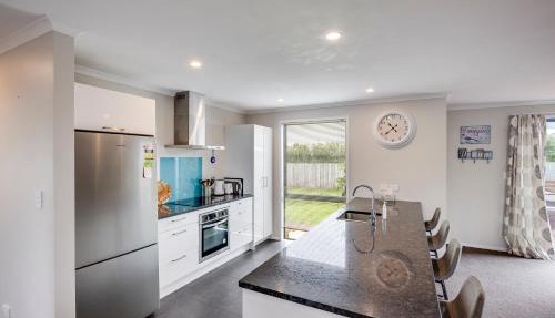 SeaRenity - Waimarama Holiday Home