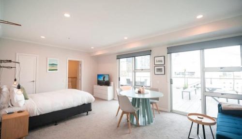 Location Location! Waterfront Studio with Parking