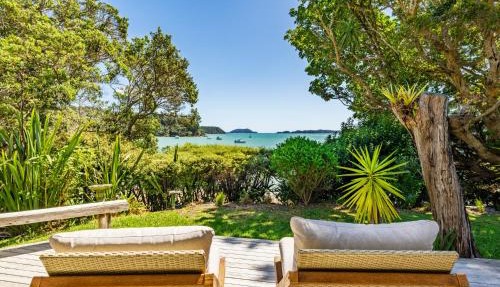 Te Uenga - Parekura Bay Holiday Home