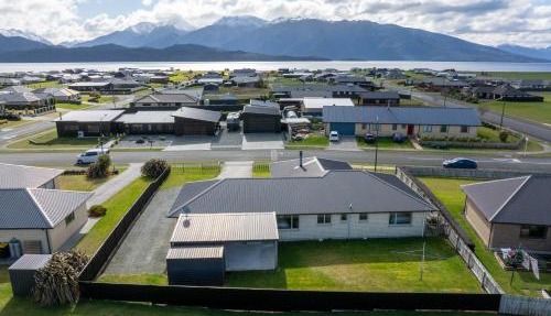 Fiordland Vista Lodge - Te Anau Holiday Home