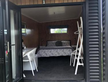 A Rural Retreat, Cabin with Private Bathroom No 2