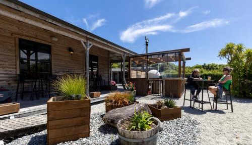 Punakaiki Rocks Hotel & Garden Bar