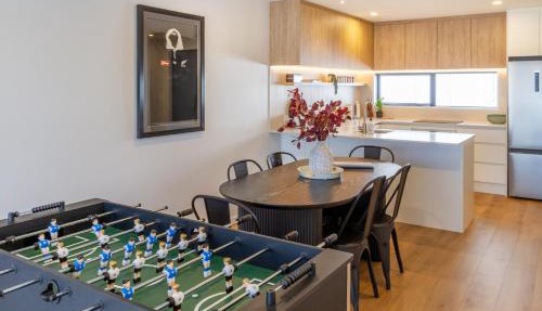 Game Day Getaway, 2BR Townhouse plus Parking