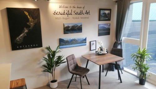 Kiwiana Art apartment , near city and Queens Park