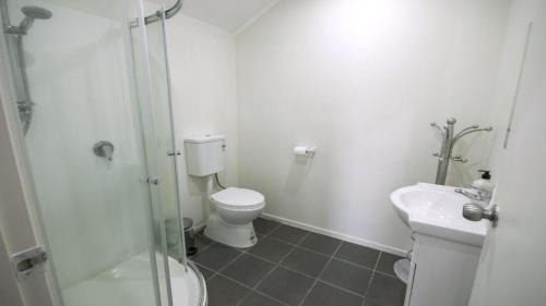 Beautiful and Bright Studio Apartment Botany Downs