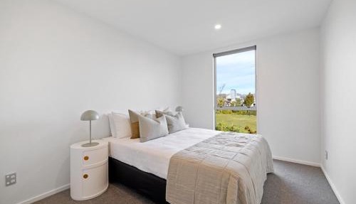 Chic City Apartment, Sleeps 7, Pool, Gym & 2 Parks