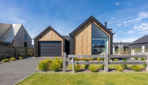 Racecourse Retreat 3 Bedrooms 3 Ensuites!