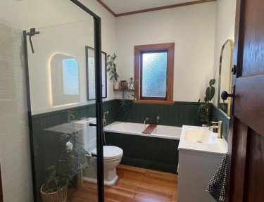 Chic 4 bedroom City Home with large Garden