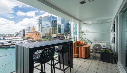 Princes Wharf - Spectacular Couple Getaway