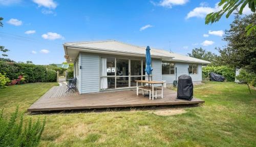 Sackville Sunshine - Martinborough Holiday Home