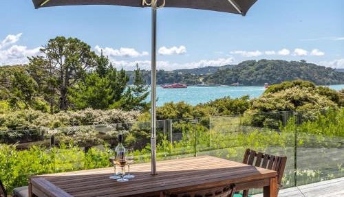 Te Whau Bach Two by Stay Waiheke