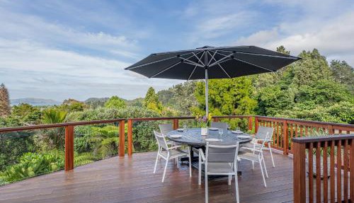 Coro Harbour View - Coromandel Holiday Home