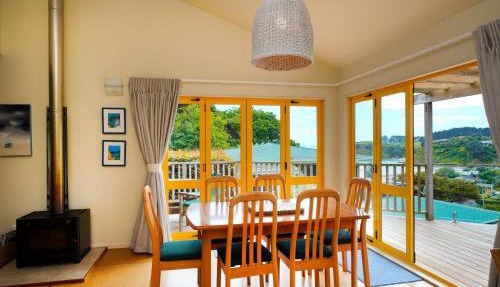 Island View - Stay Waiheke