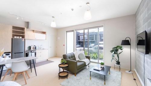 Petone City Studio with Balcony Sleeps 2