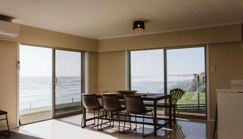 ABC on Wanaka Bay - beachfront home w. ocean views